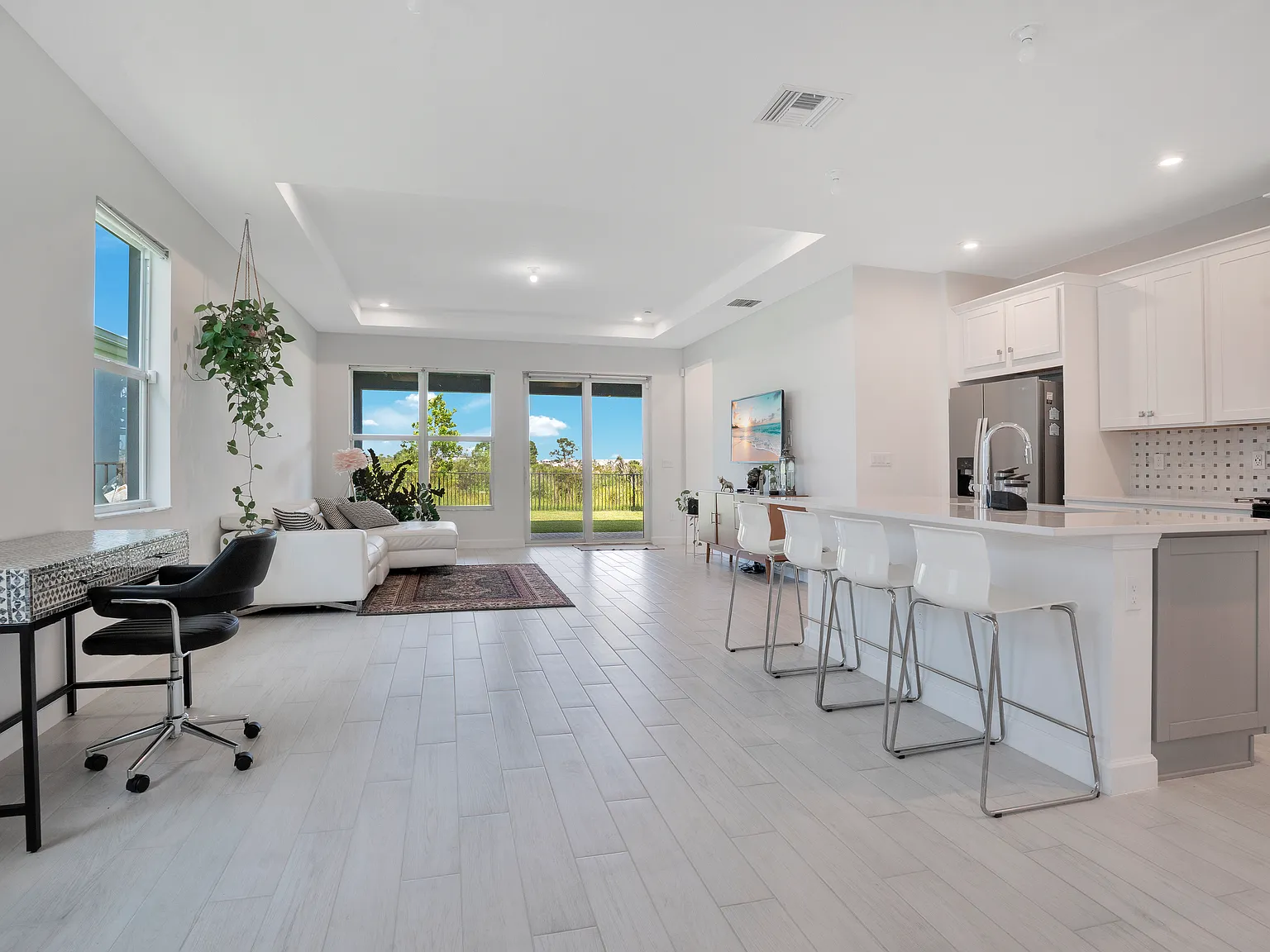 2 bed, 1723 sqft, $3,300 — Photo 4