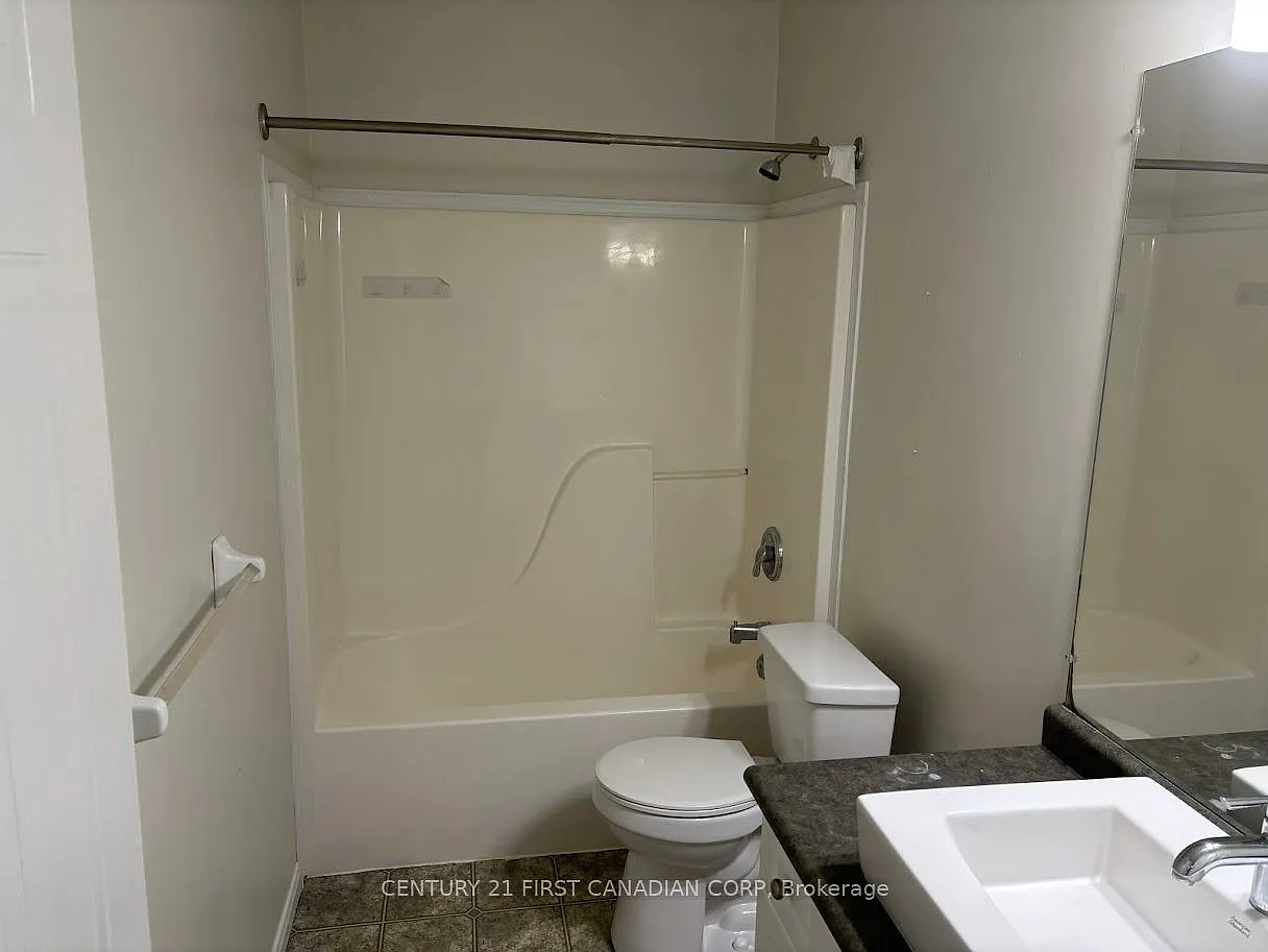3 bed, $2,100 — Photo 4