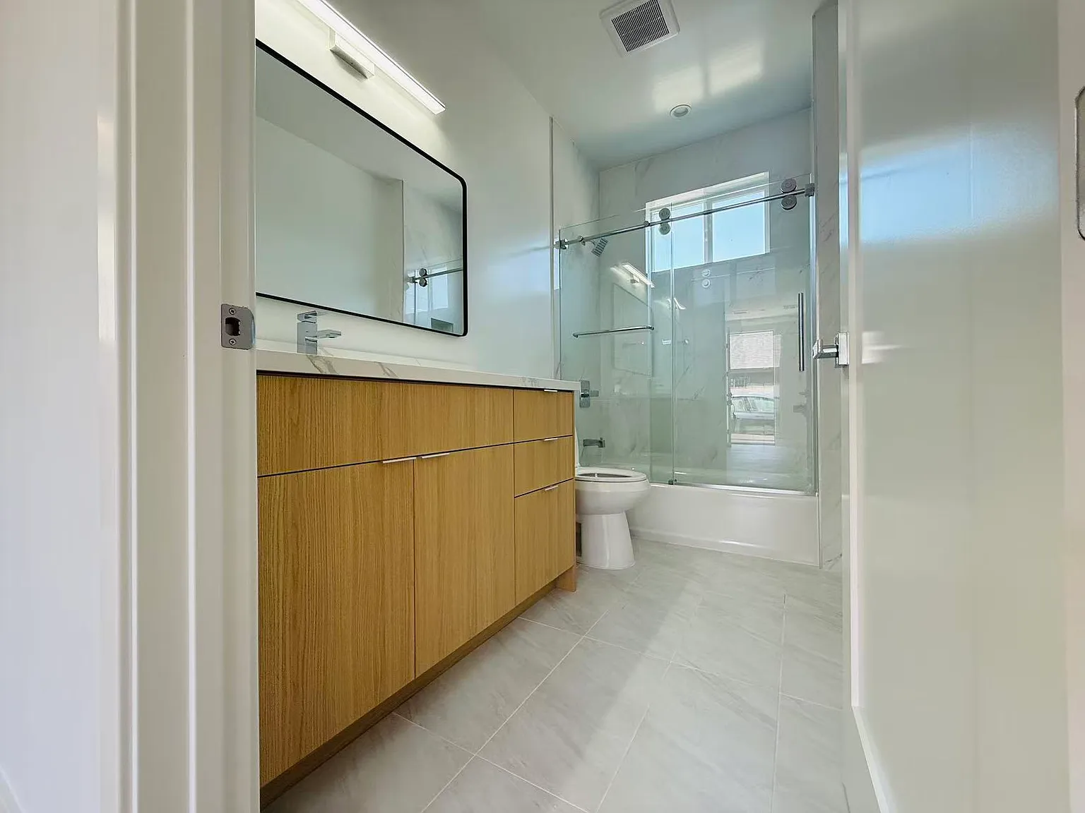 2 bed, 800 sqft, $2,400 — Photo 4