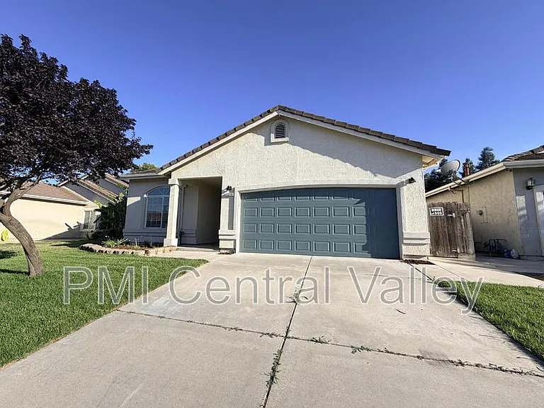 2210 Birchwood Ct — Photo 2