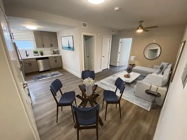 407 Sewall Ave — Photo 3