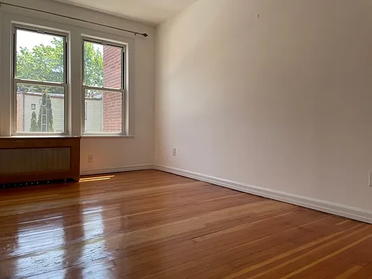 Rented by Alexiou Realty | media 1