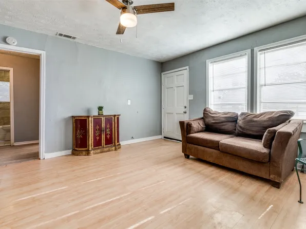 5114 Veterans Dr, Dallas, TX 75241