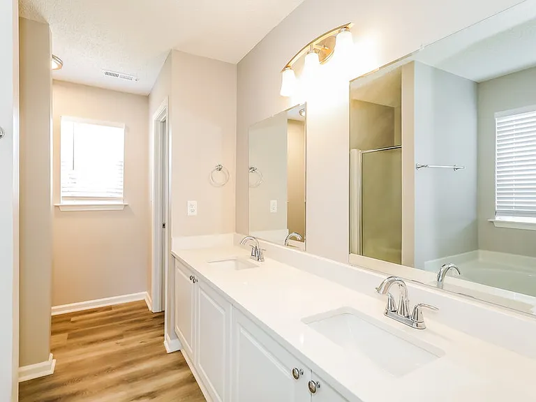 4529 Capstone Dr — Photo 12