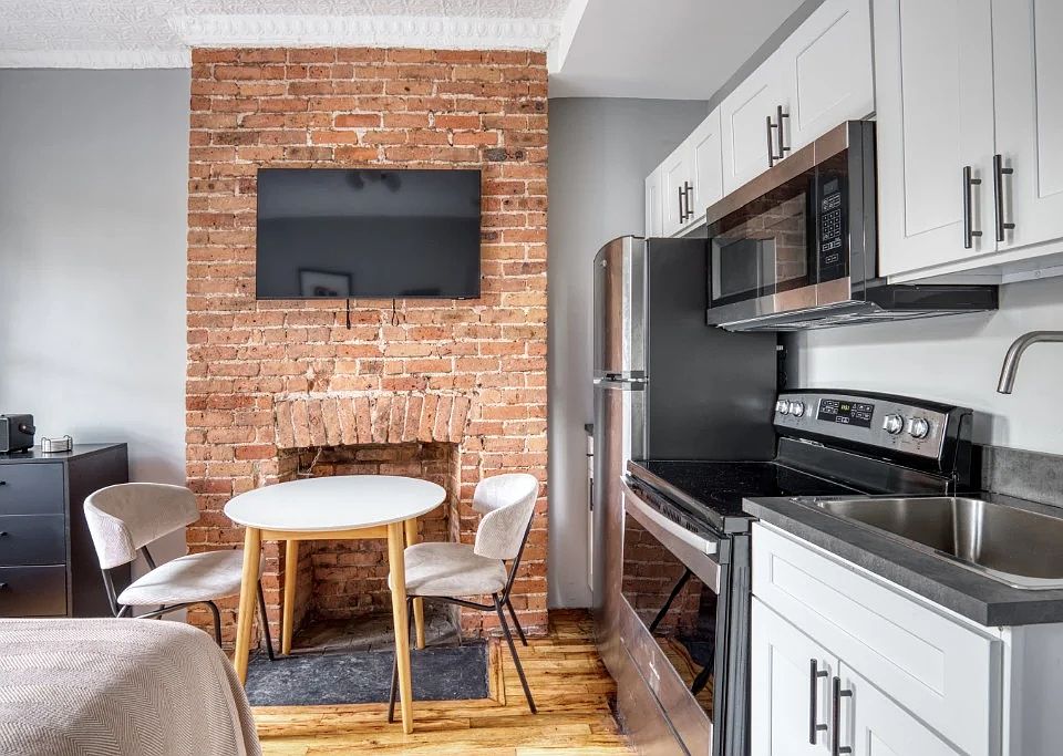 2nd image of 17 Gay St #9