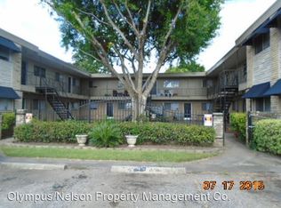 105 N Rockisland St, Angleton, TX 77515