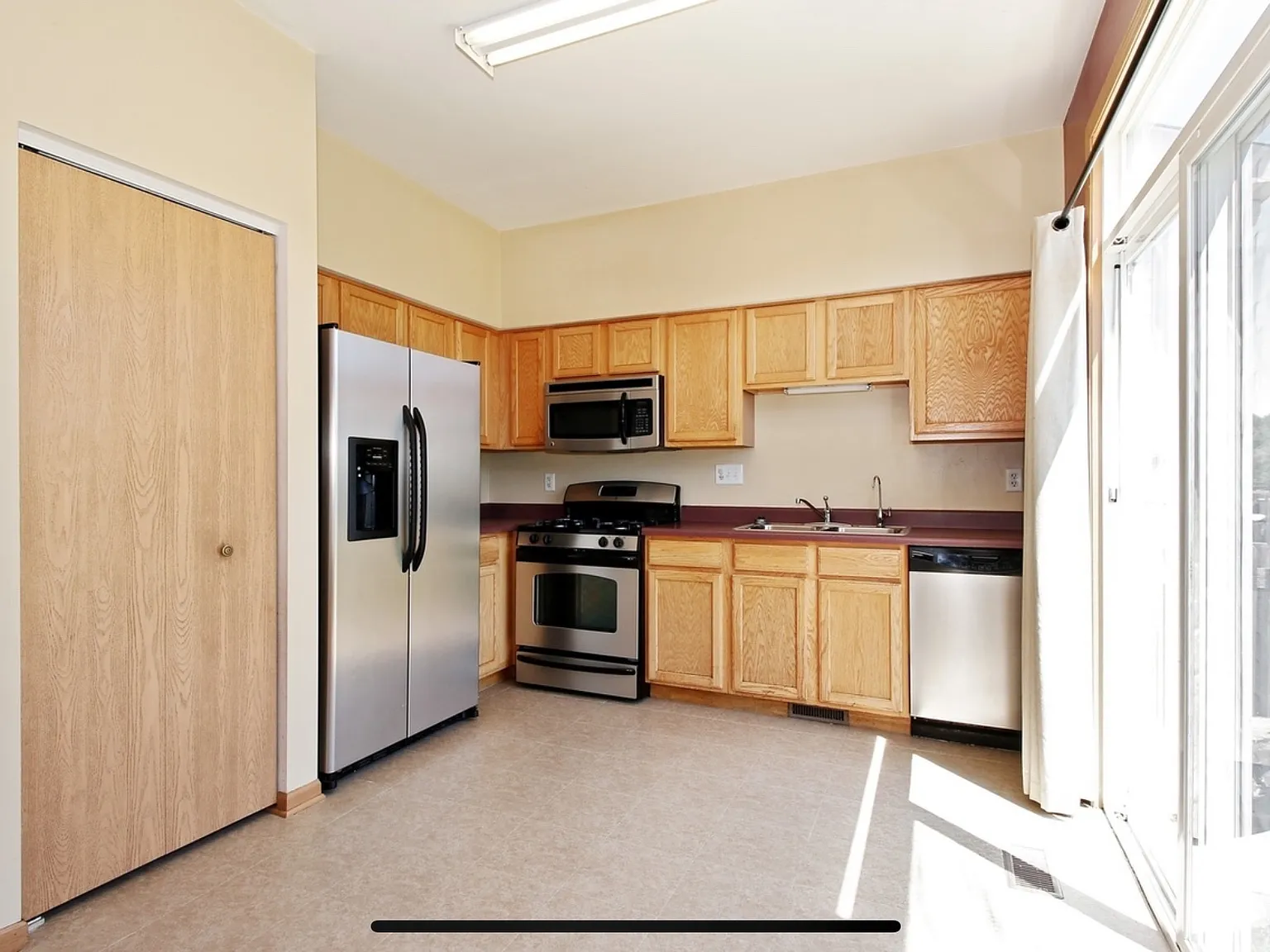 681 Zachary Dr — Photo 3