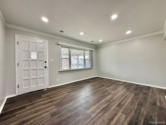 5th image of 26641 Ridgemont St