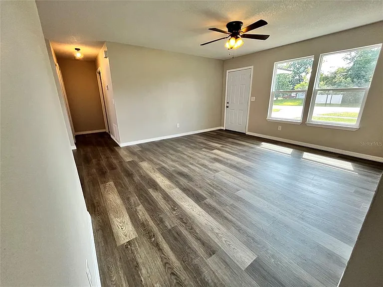 1494 Courtland Blvd — Photo 3