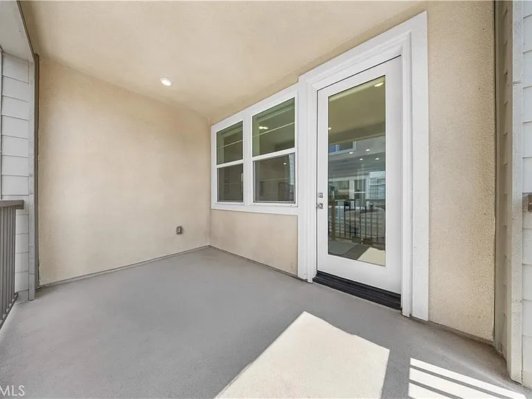 1221 Windmill Ln — Photo 14