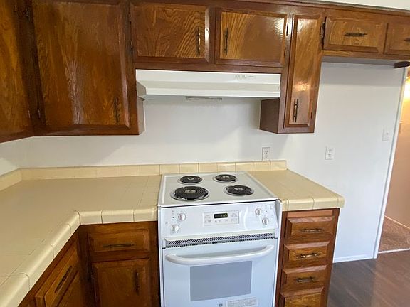 4th image of 2540 Olive St #A