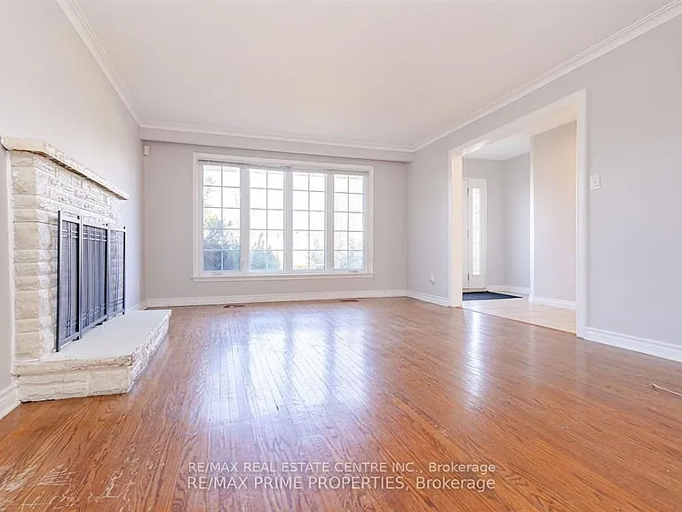 492 Pinegrove Rd — Photo 6