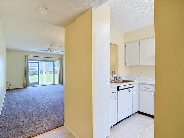 11132 PEMBRIDGE COURT #6, PORT RICHEY, FL 34668