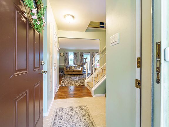 2nd image of 10002 Hemlock Woods Ln
