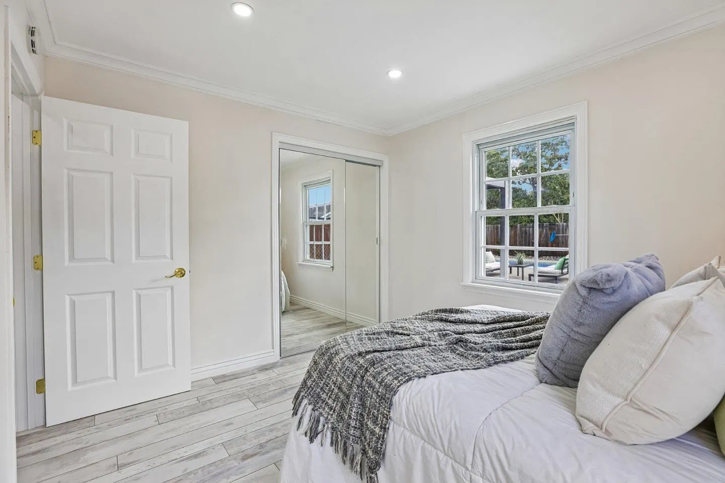 3 bed, 1197 sqft, $4,100 — Photo 2