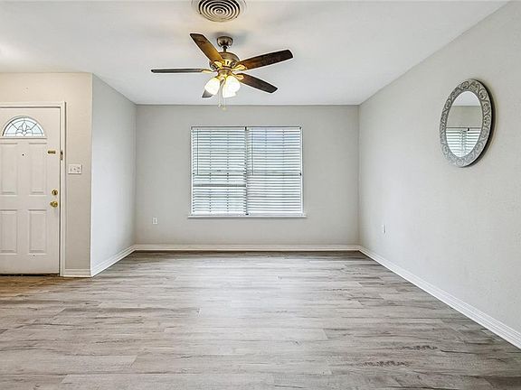 4th image of 2106 Park Dr