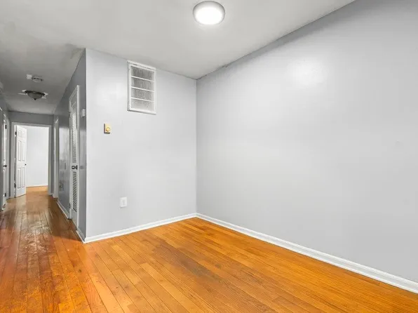 12 Bayview Avenue image 7 of 27