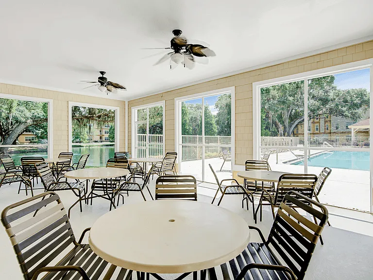 Williams Landing and Villas Apartments — Photo 6