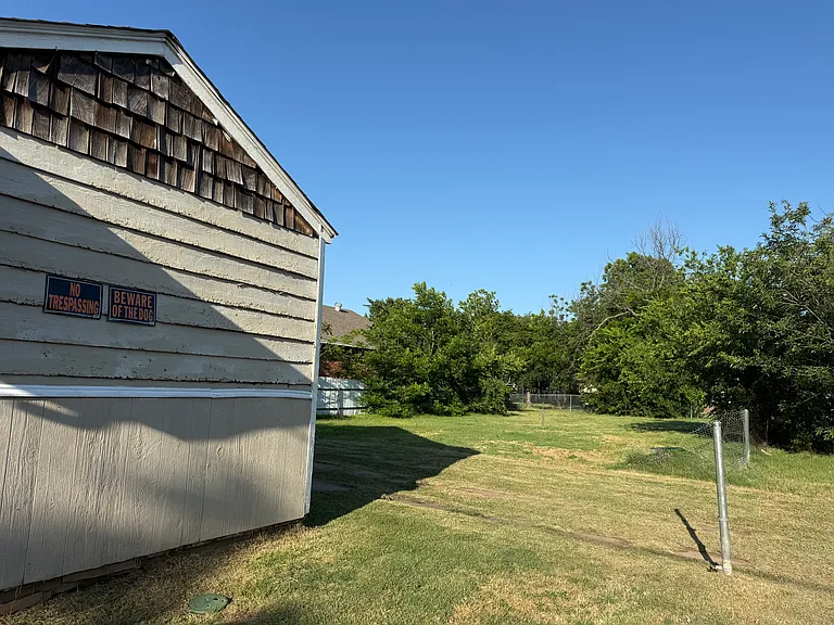 2304 Avenue D — Photo 3