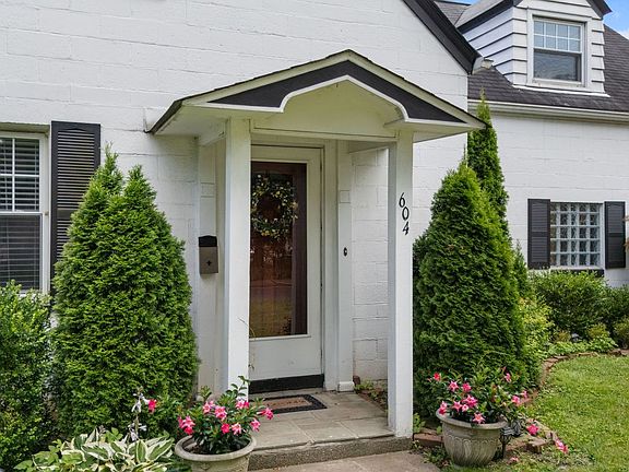 3rd image of 604 Charette Pl