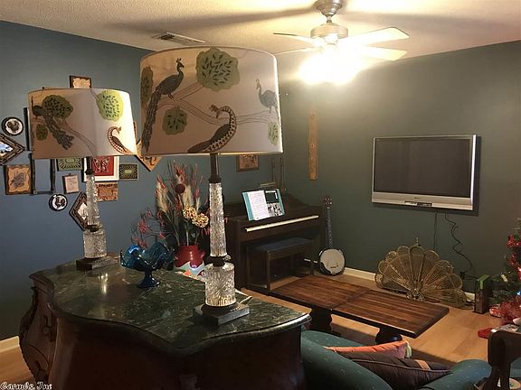 3rd image of 815 Diane Dr