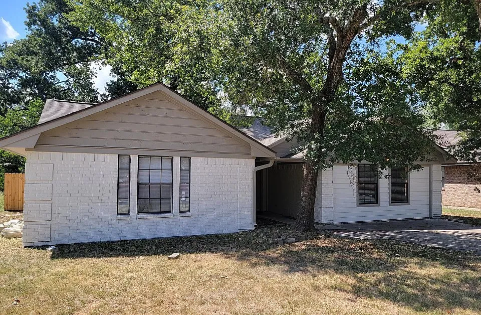 1100 Hardwood Ln