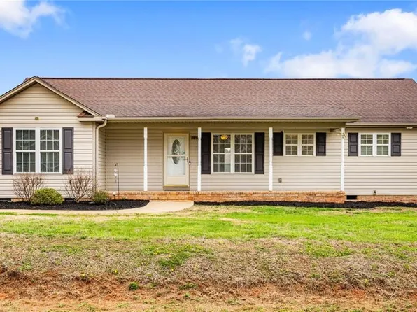 7890 Womack Dr, Browns Summit, NC 27214