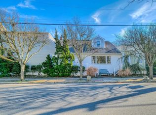 8702 Monmouth Ave, Margate, NJ 08402