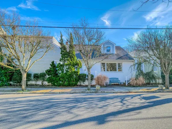 8702 Monmouth Ave, Margate, NJ 08402