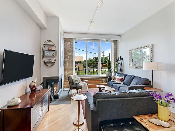 5th image of 2533 N Ashland Ave APT 2A