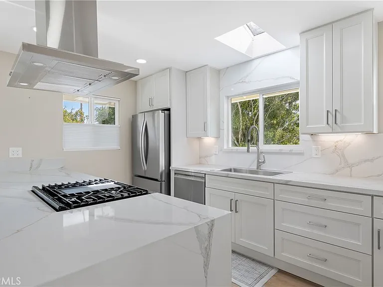 928 Seaside Ct — Photo 9