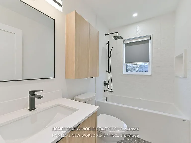 995 Dufferin St #LANEWAY — Photo 23