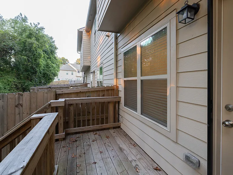 2570 Castellan Dr — Photo 42