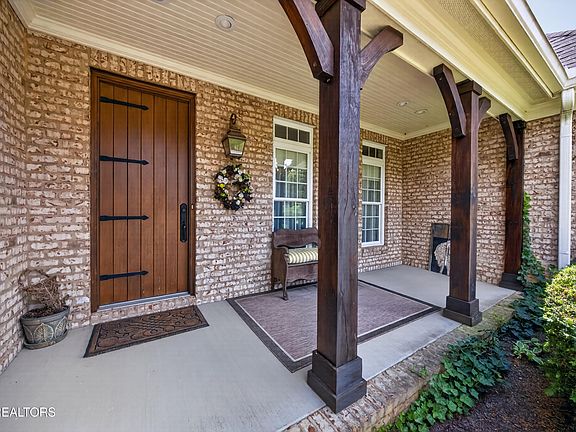3rd image of 143 Amberly Ct