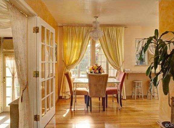 5th image of 7923 Shadyglade Ave