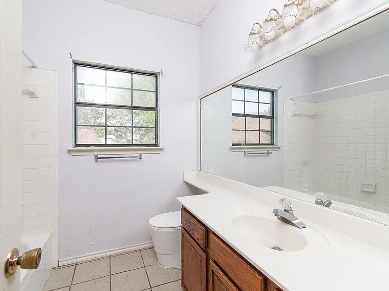 2304 Iowa Dr — Photo 13