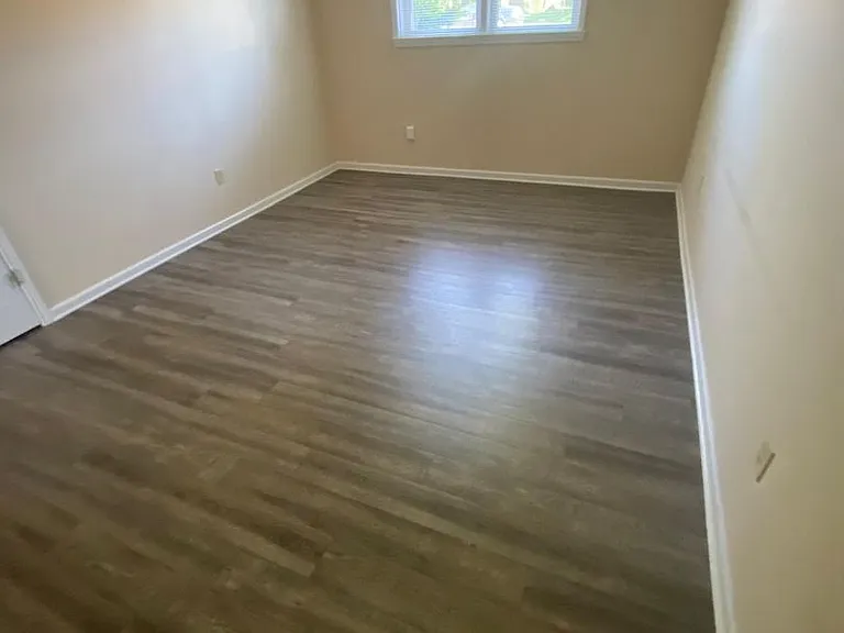 309-311 Robinhood Ln — Photo 2