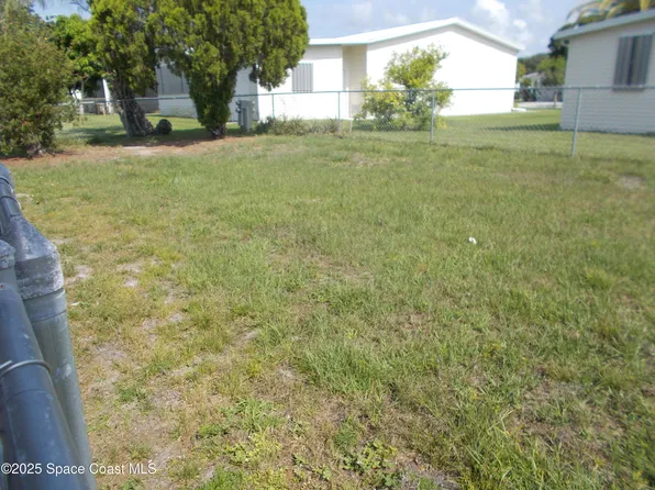 947 Laurel Cir, Barefoot Bay, FL 32976