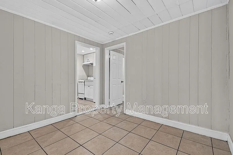 887 7th St — Photo 3