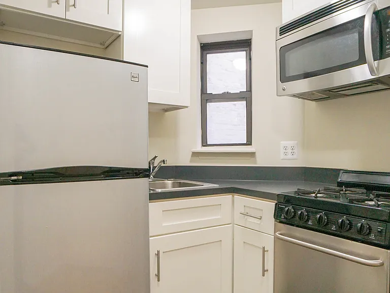 307 E 94th St #3D — Photo 5
