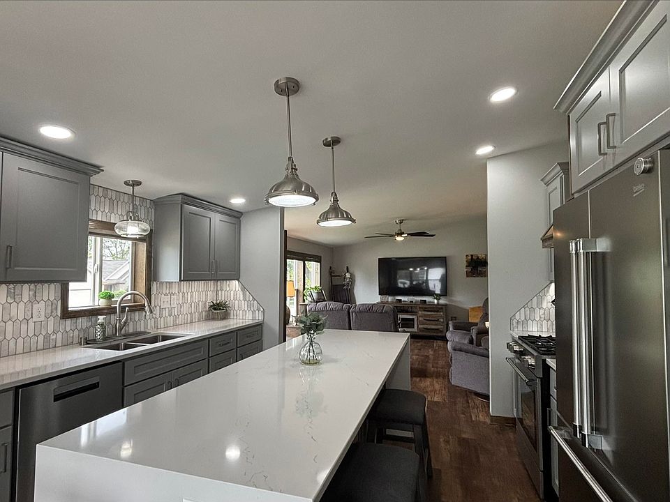 1st image of 446 Arbor Dr