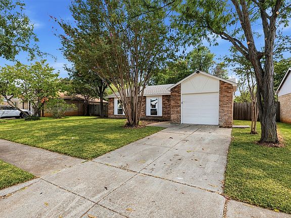 3rd image of 3817 Longmeadow Way