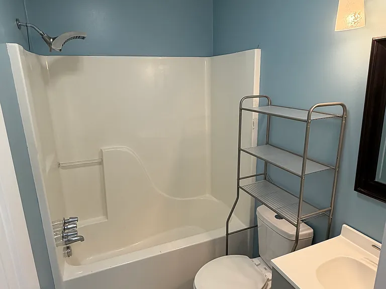 Full Bath with Tub