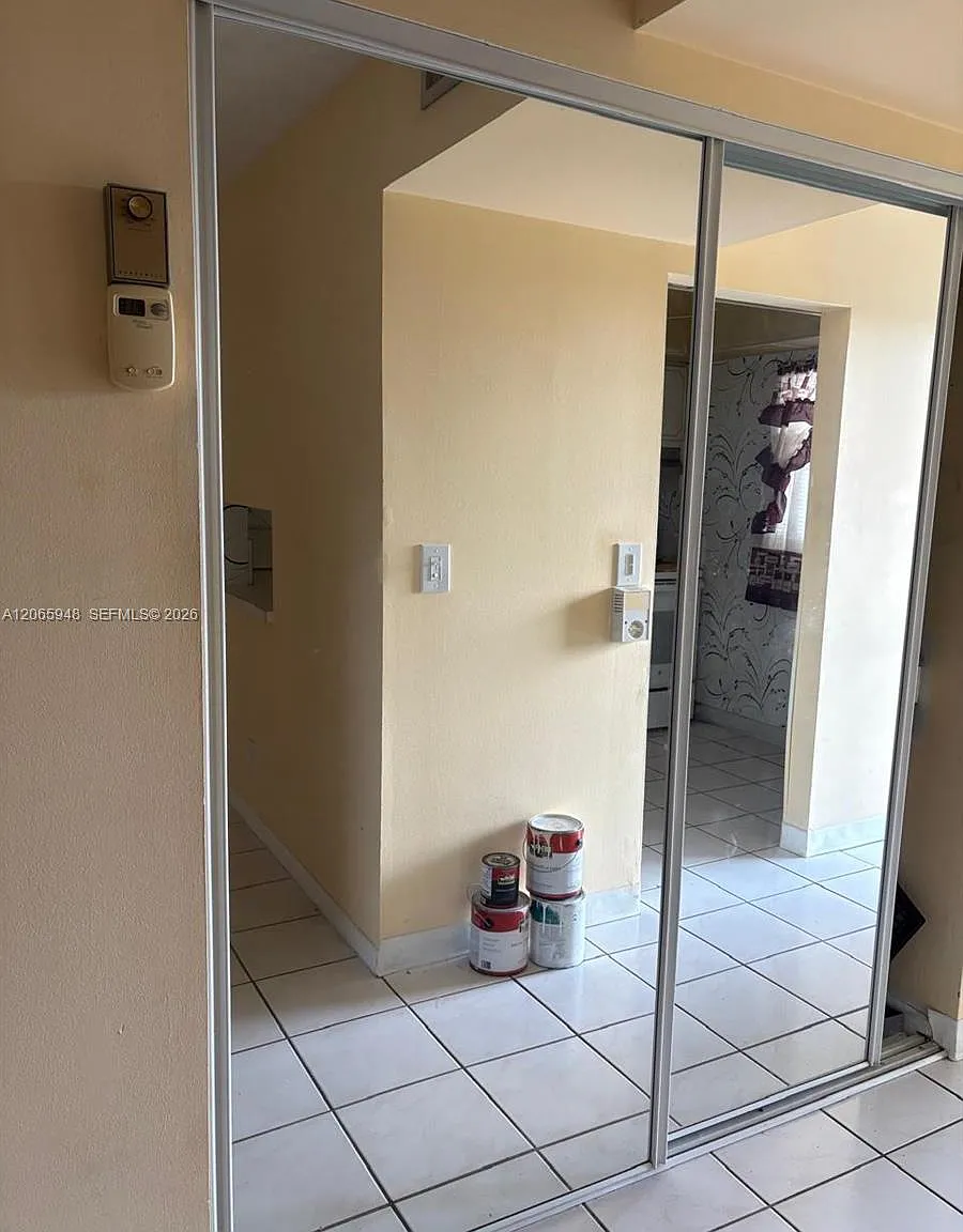 Lauderdale Oaks Condo 10 — Photo 4