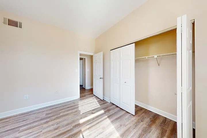 Kingsbury — Photo 116