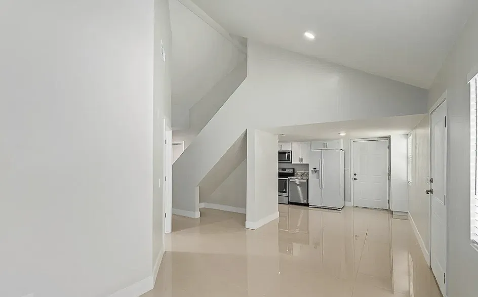 2 bed, 700 sqft, $1,995 — Photo 3