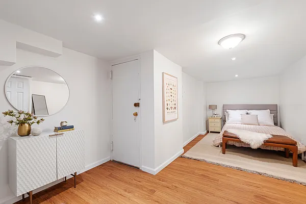 Rented by Keller Williams NYC | media 14