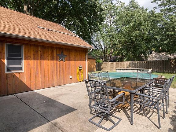 3rd image of 155 Ingleside Dr