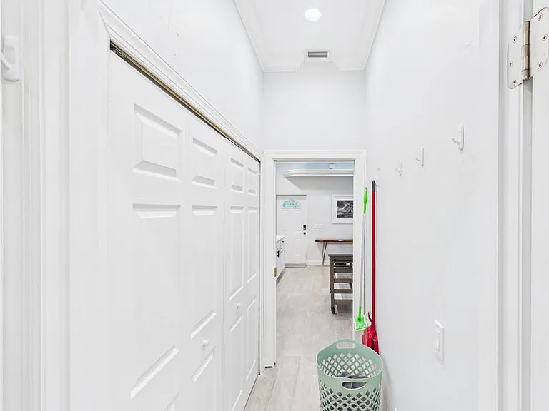 6072 Polly Ave — Photo 16