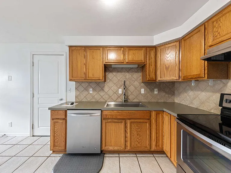 1270 N Adams St — Photo 8